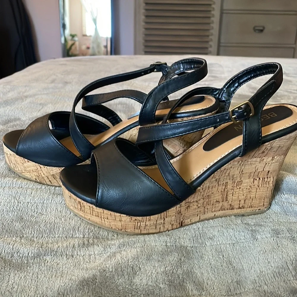 Beston black and cork wedge heel with buckle closure SZ 8 - Picture 5 of 9